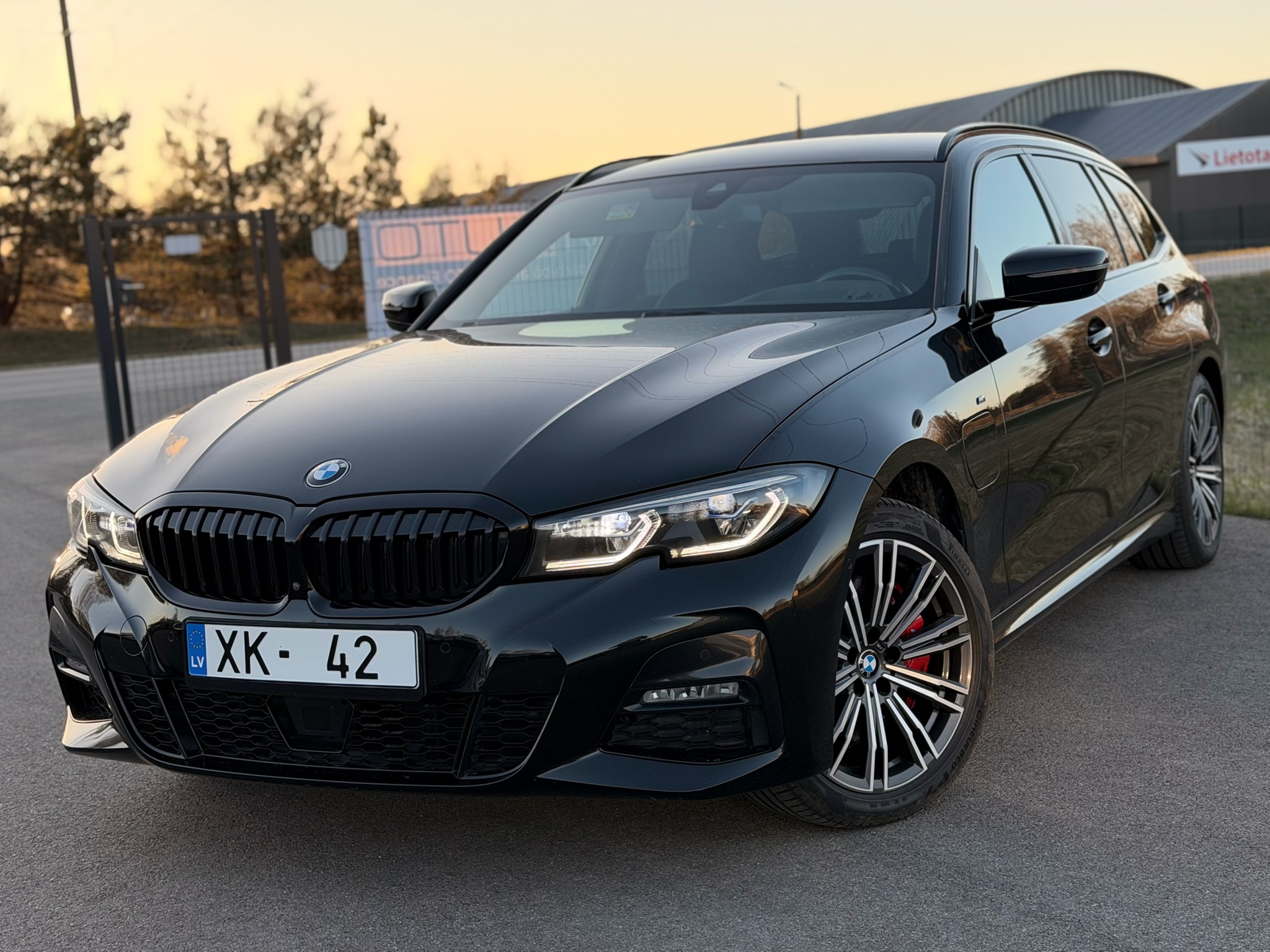 BMW 330E