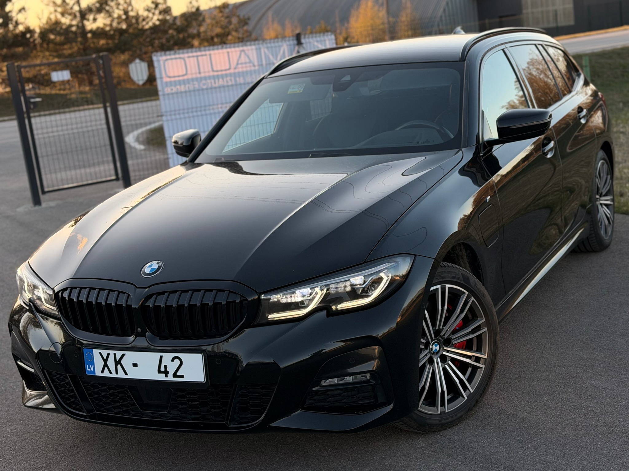 
BMW 330E full									