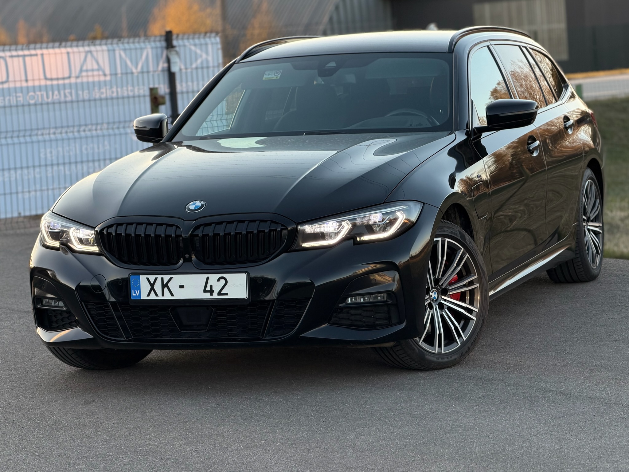 
BMW 330E full									