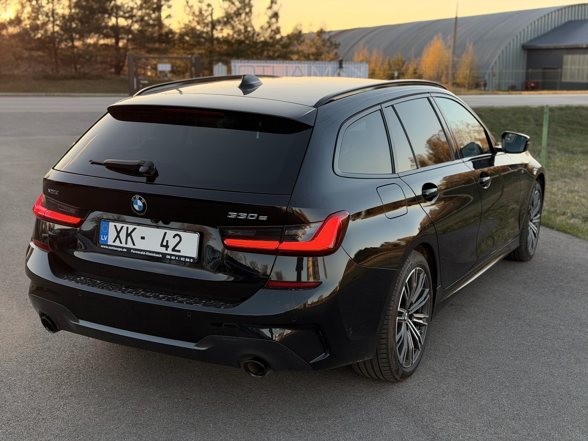 
BMW 330E full									