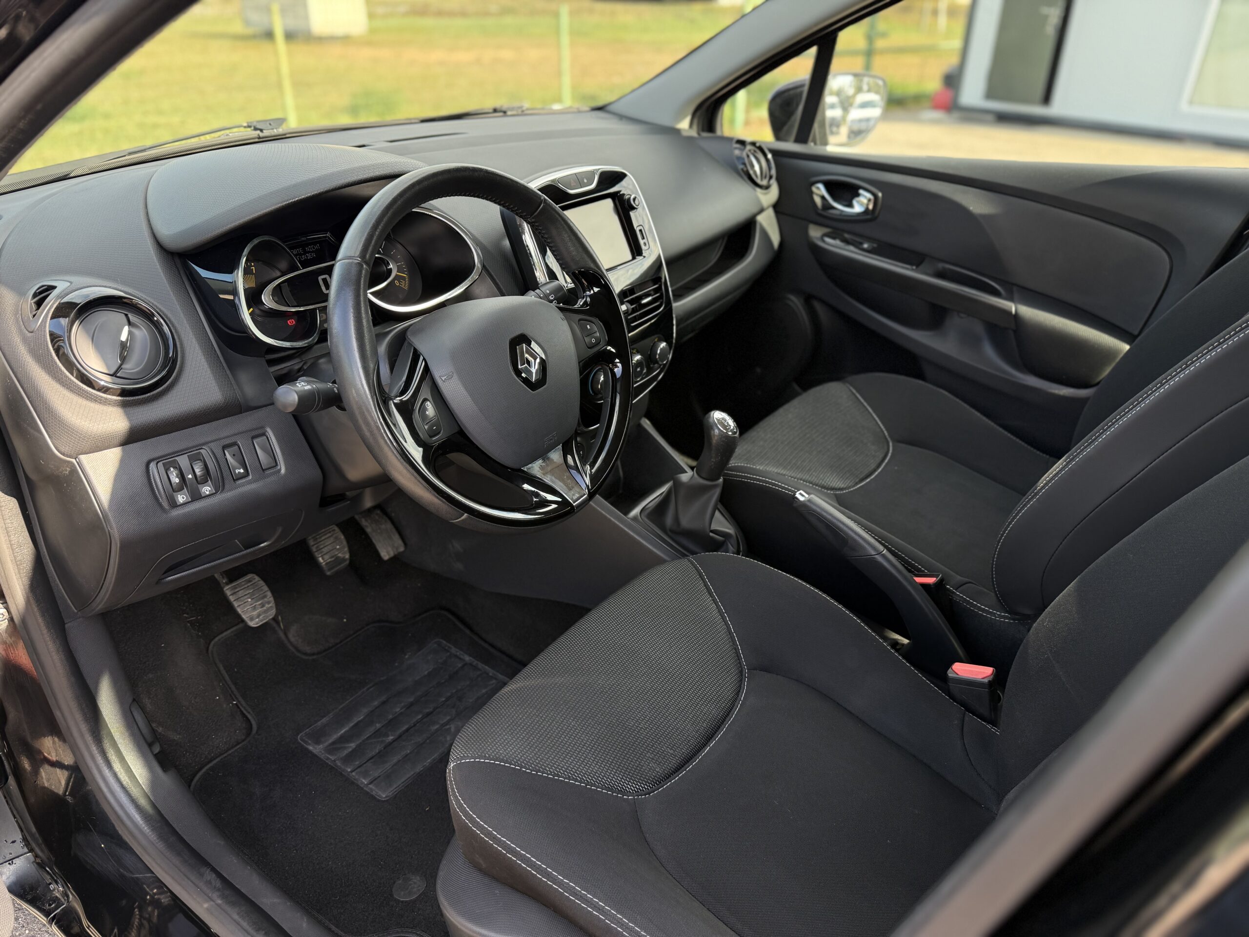 
Renault Clio full									