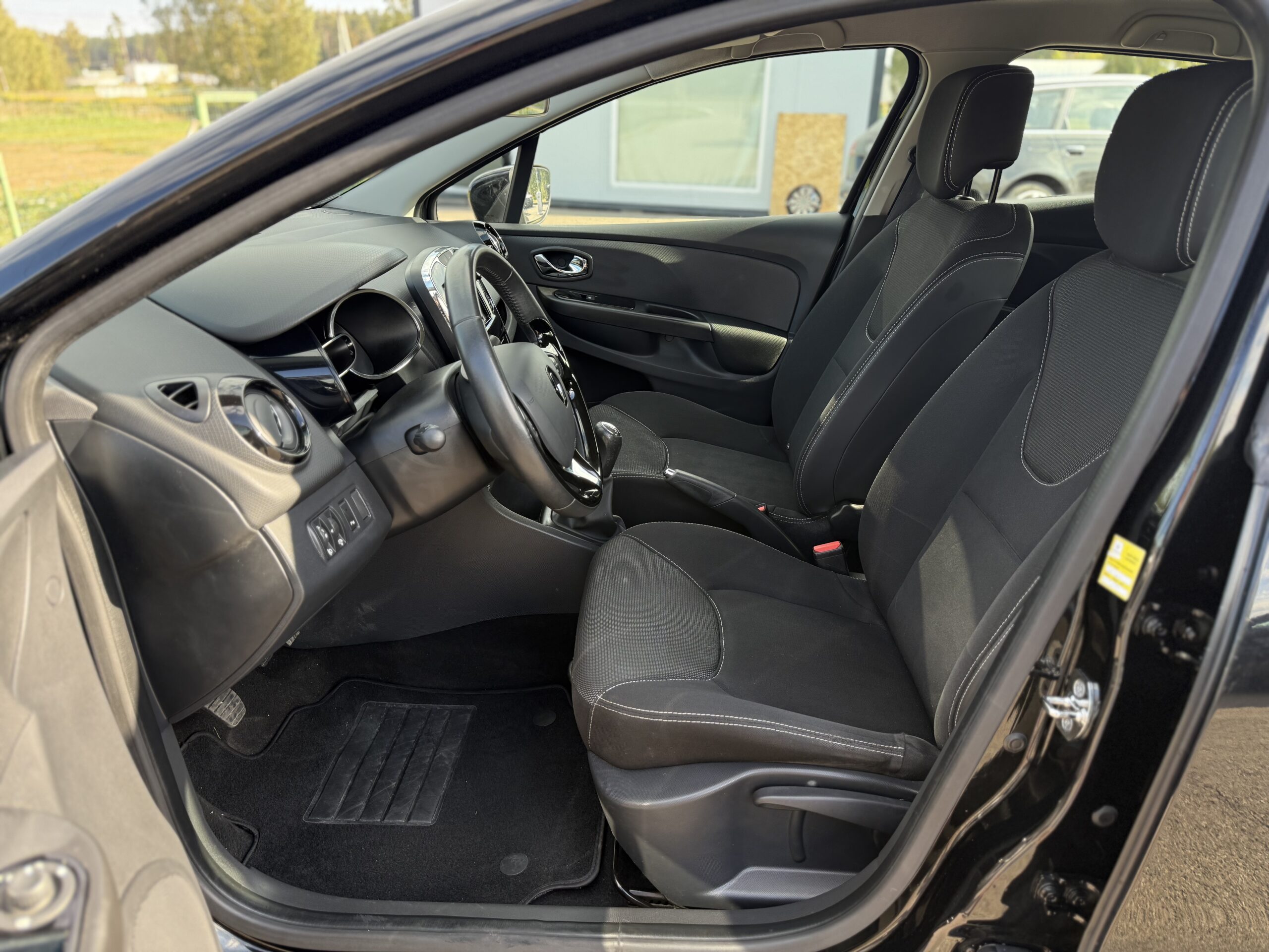 
Renault Clio full									