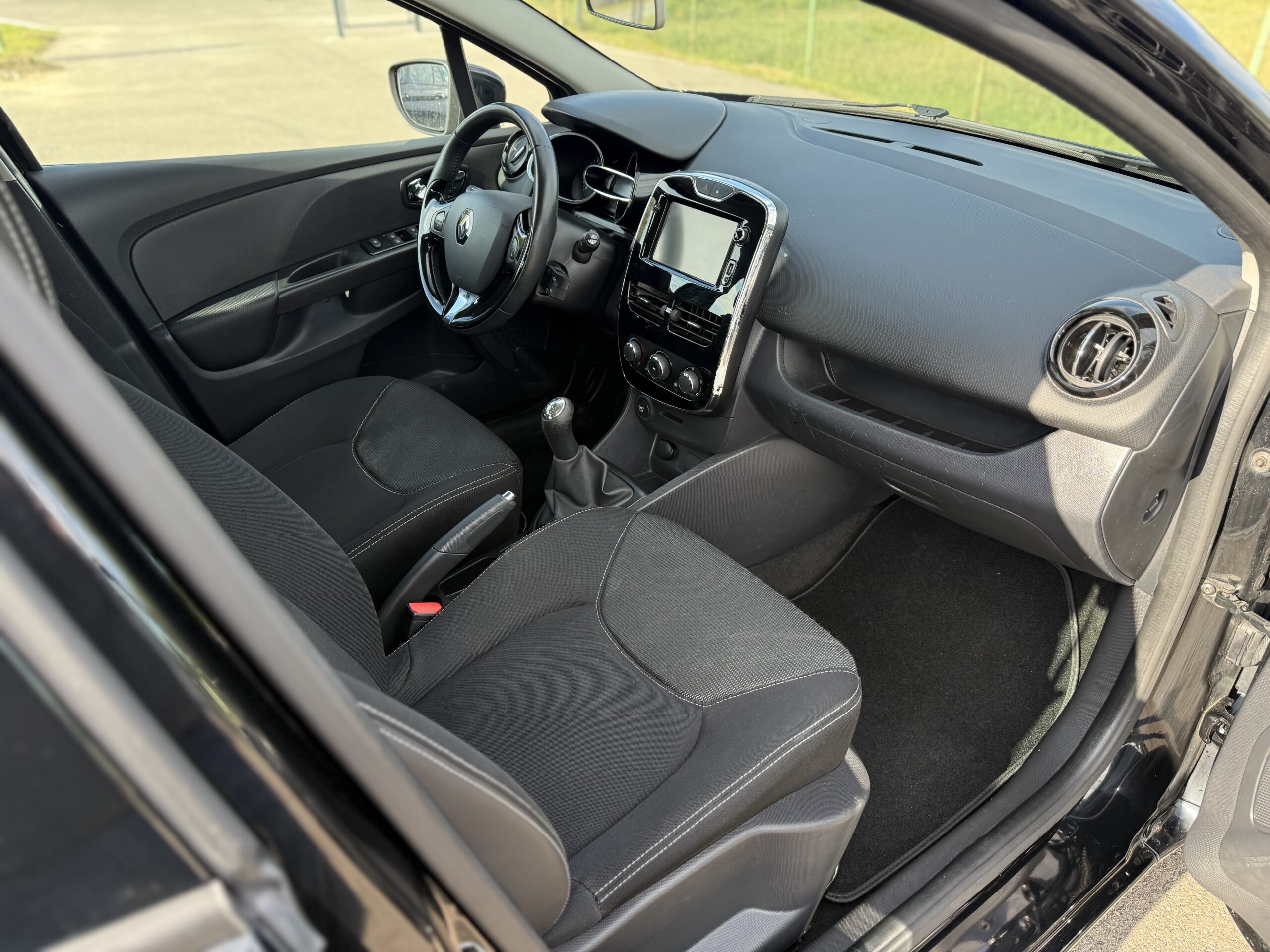 
Renault Clio full									