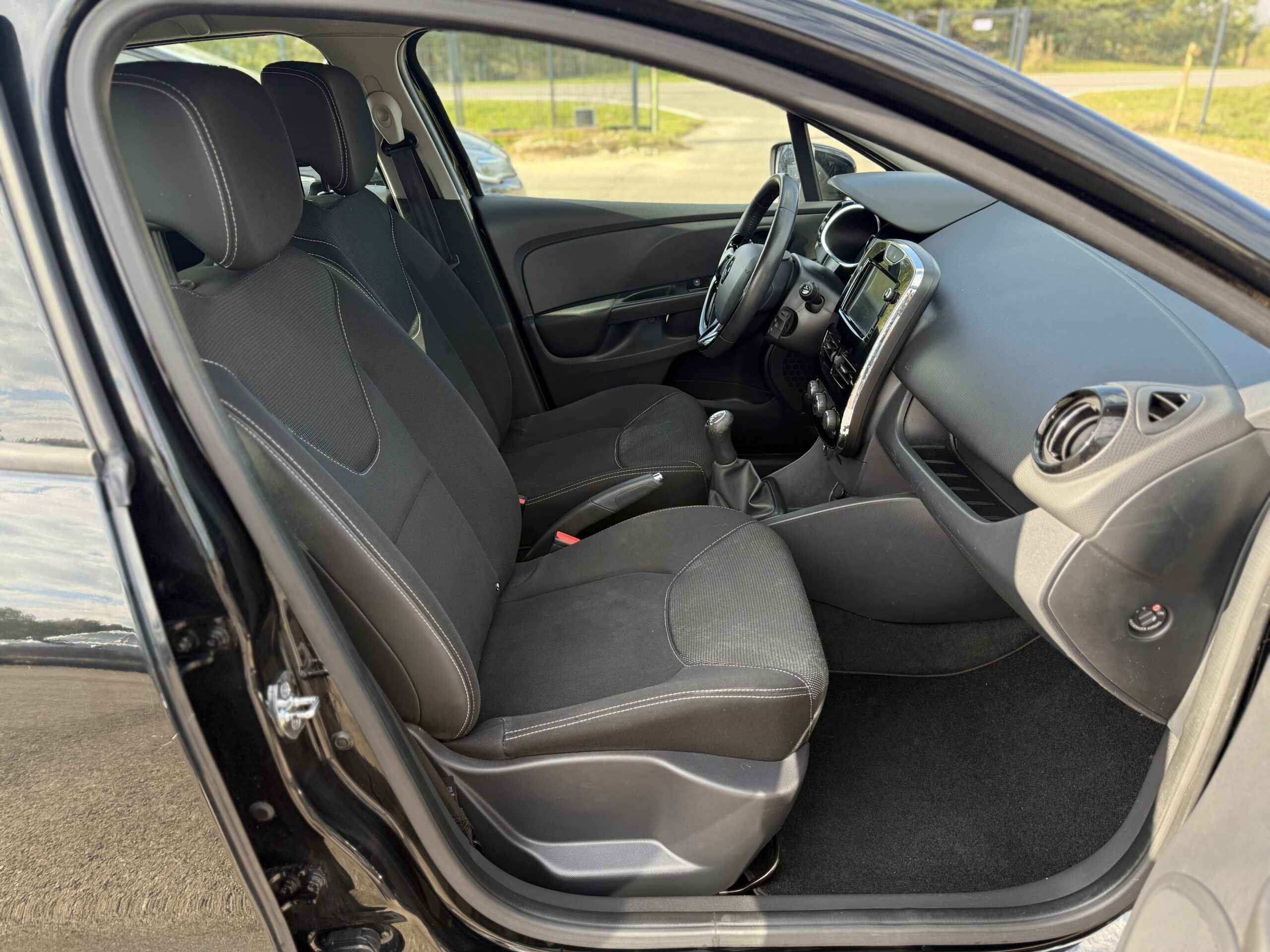 
Renault Clio full									