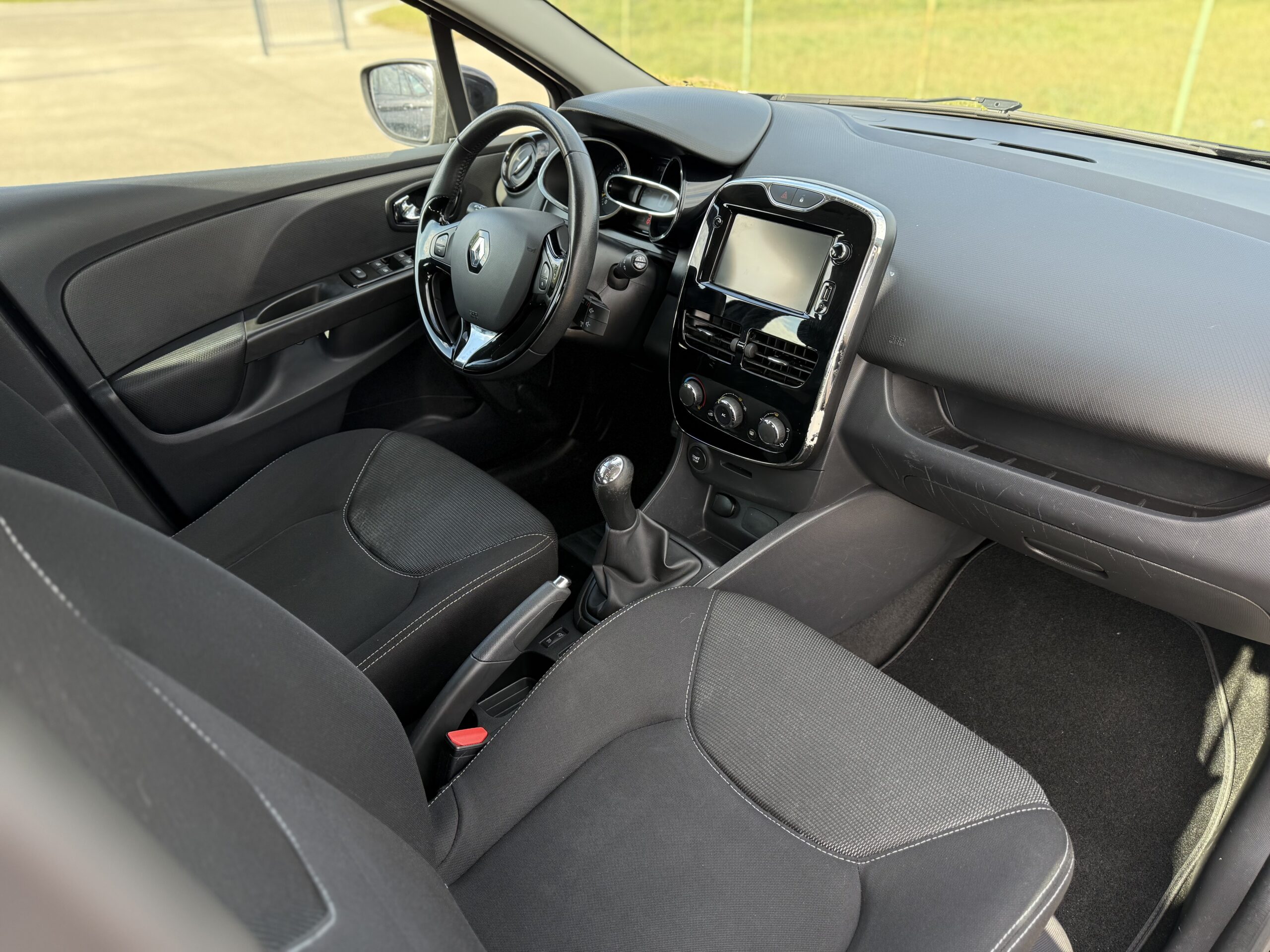 
Renault Clio full									