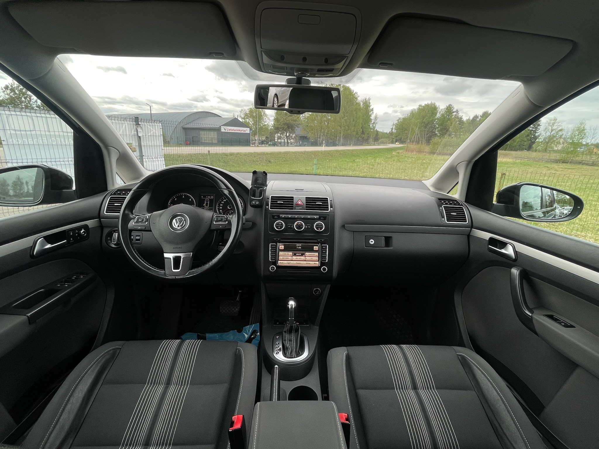 
Volkswagen Touran full									