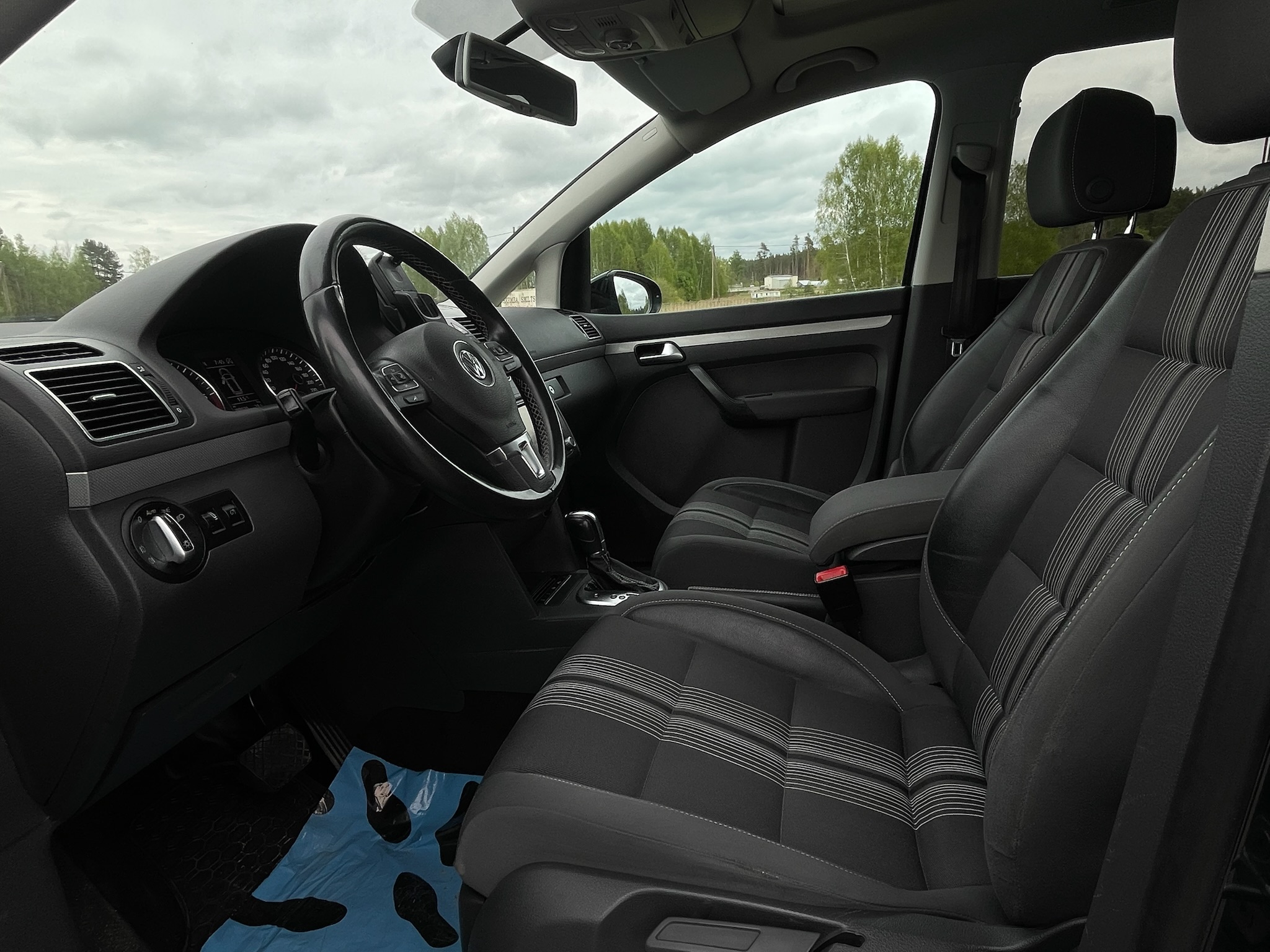
Volkswagen Touran full									