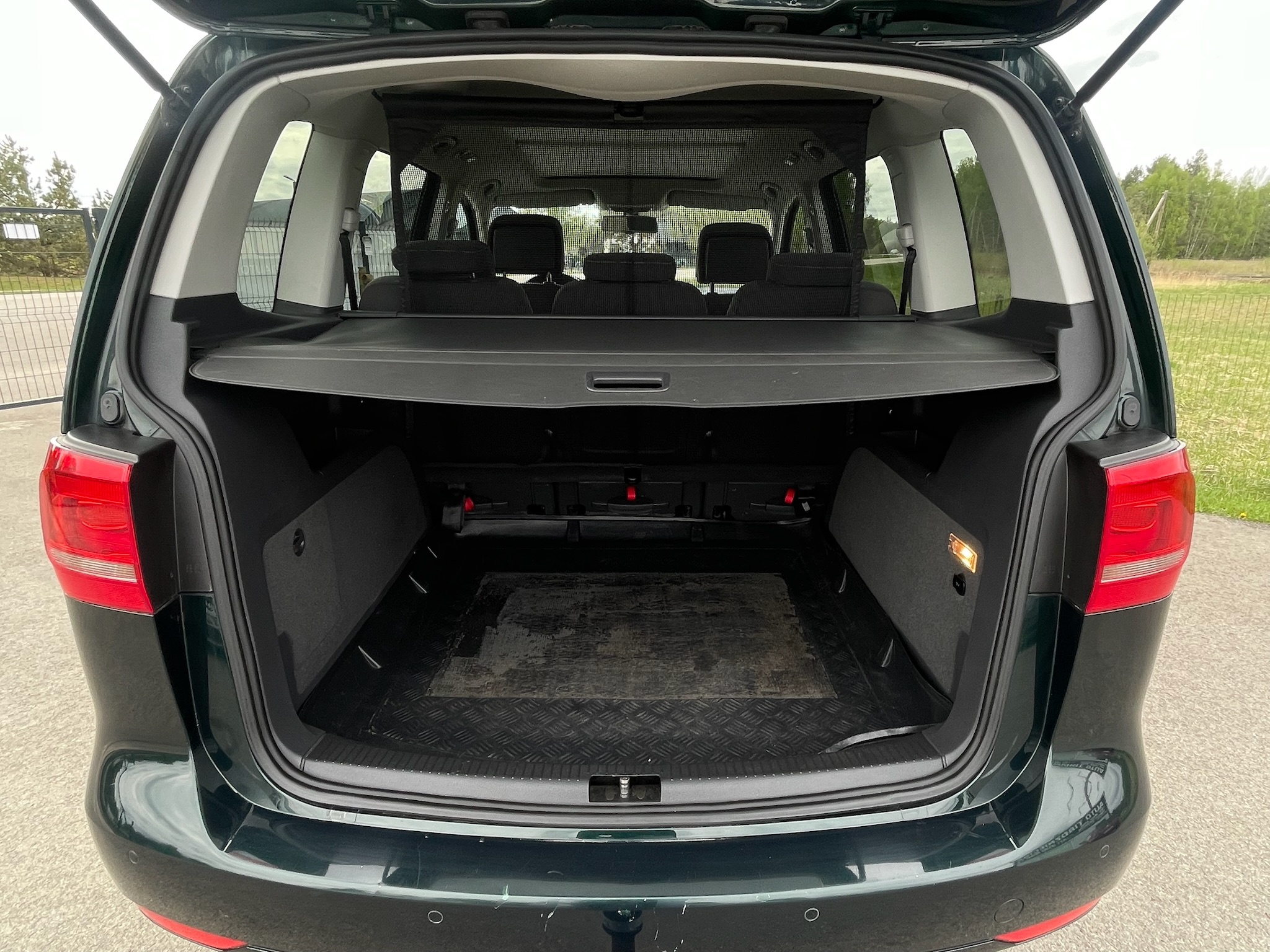 
Volkswagen Touran full									