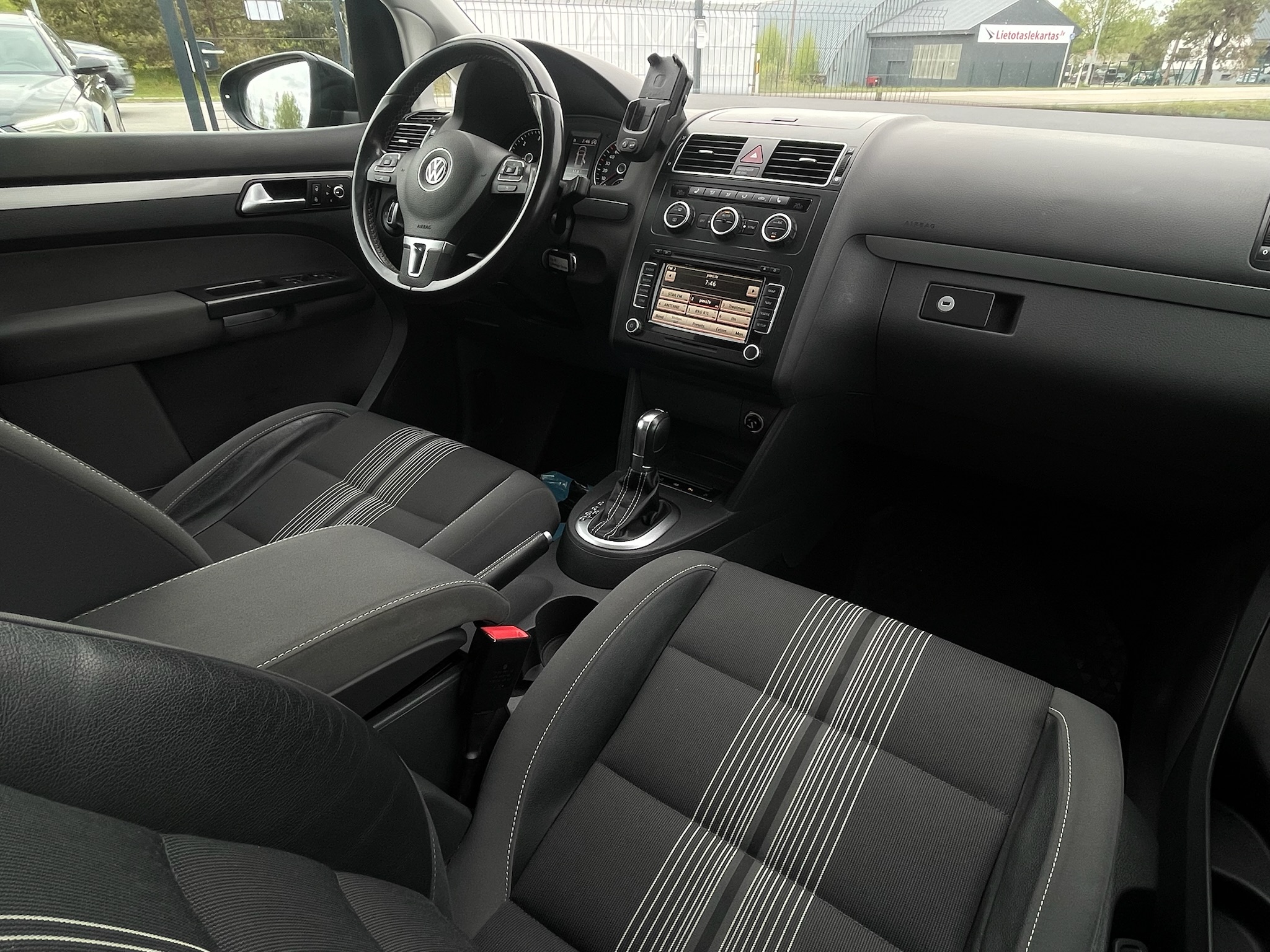 
Volkswagen Touran full									