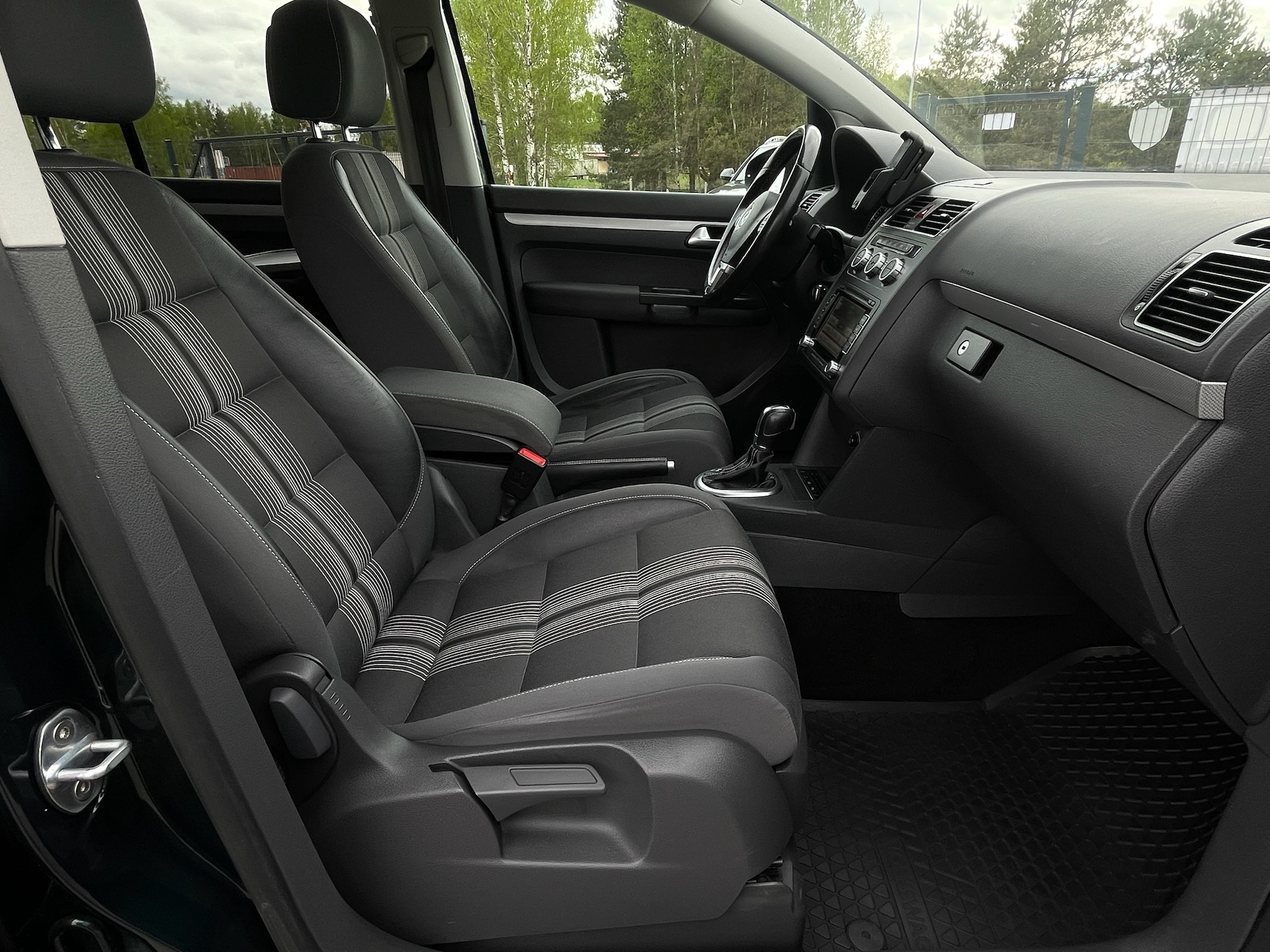 
Volkswagen Touran full									