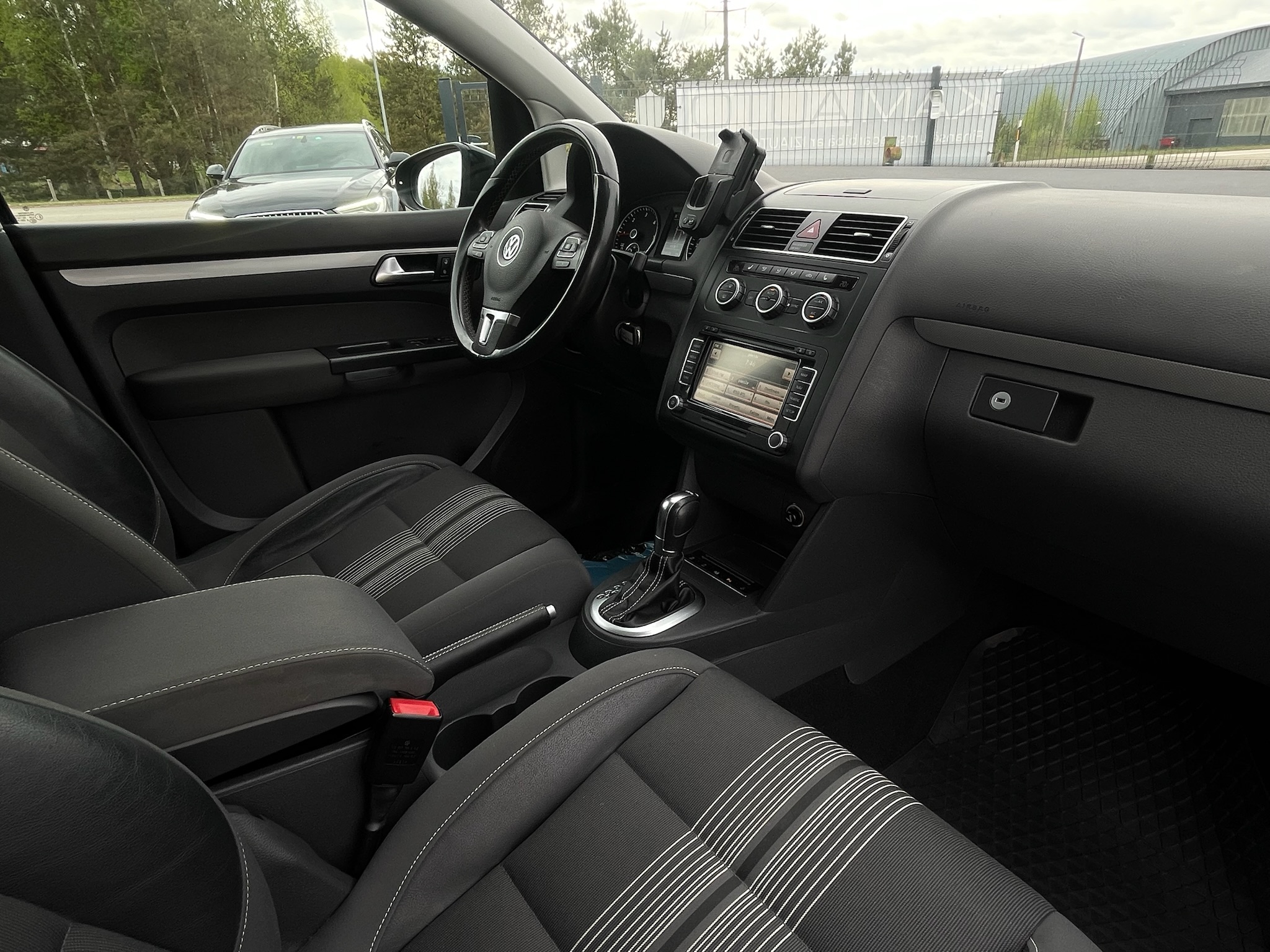 
Volkswagen Touran full									