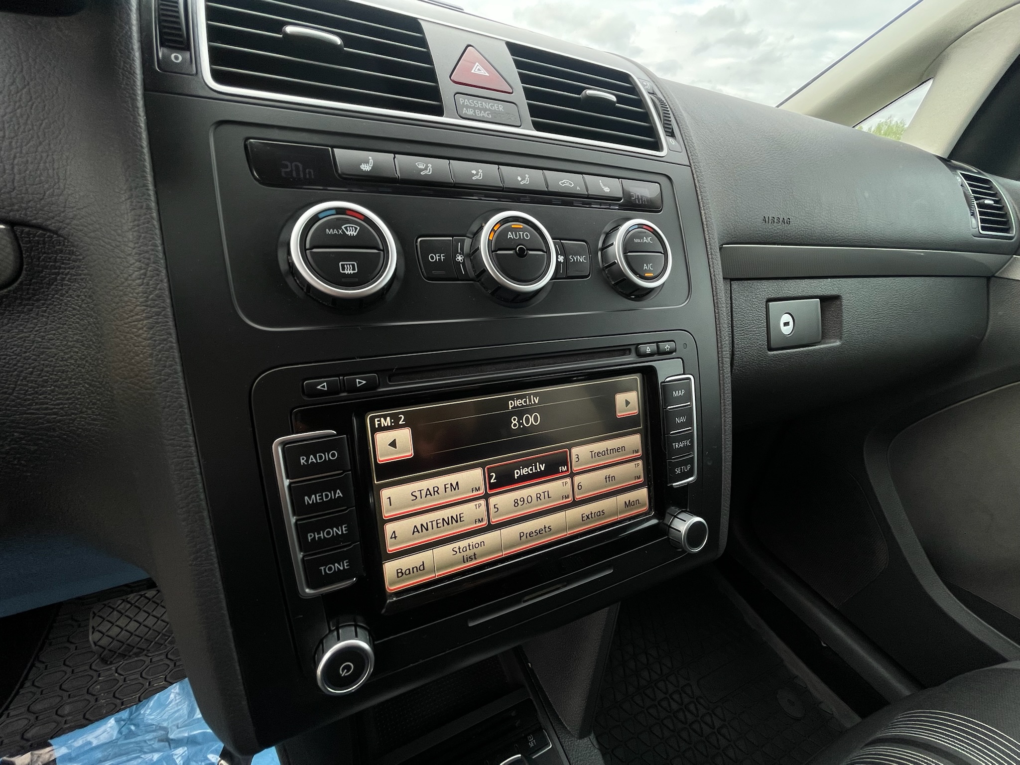 
Volkswagen Touran full									