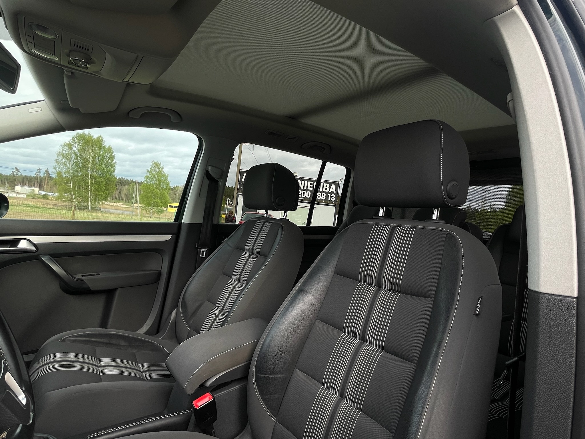
Volkswagen Touran full									