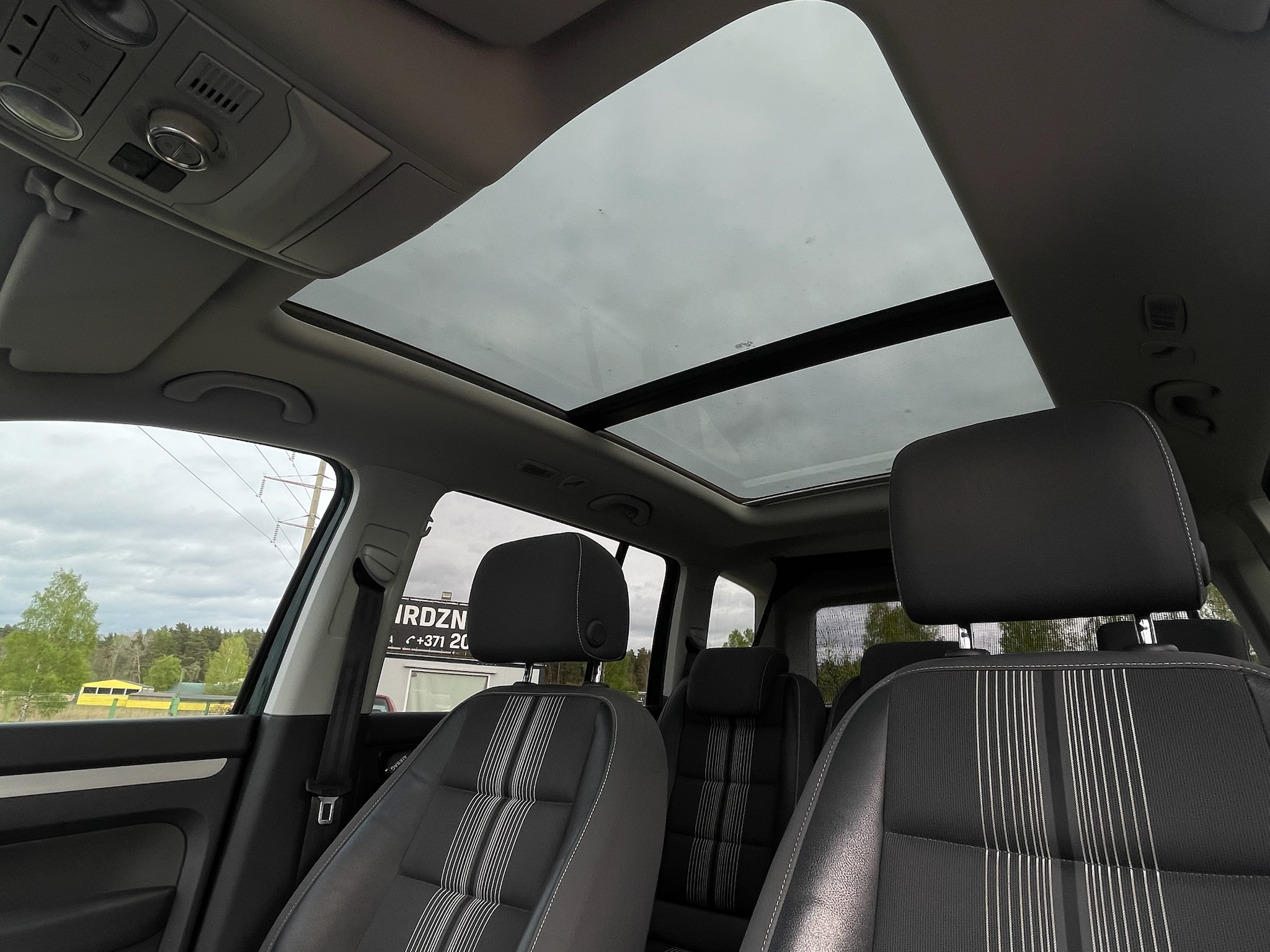 
Volkswagen Touran full									