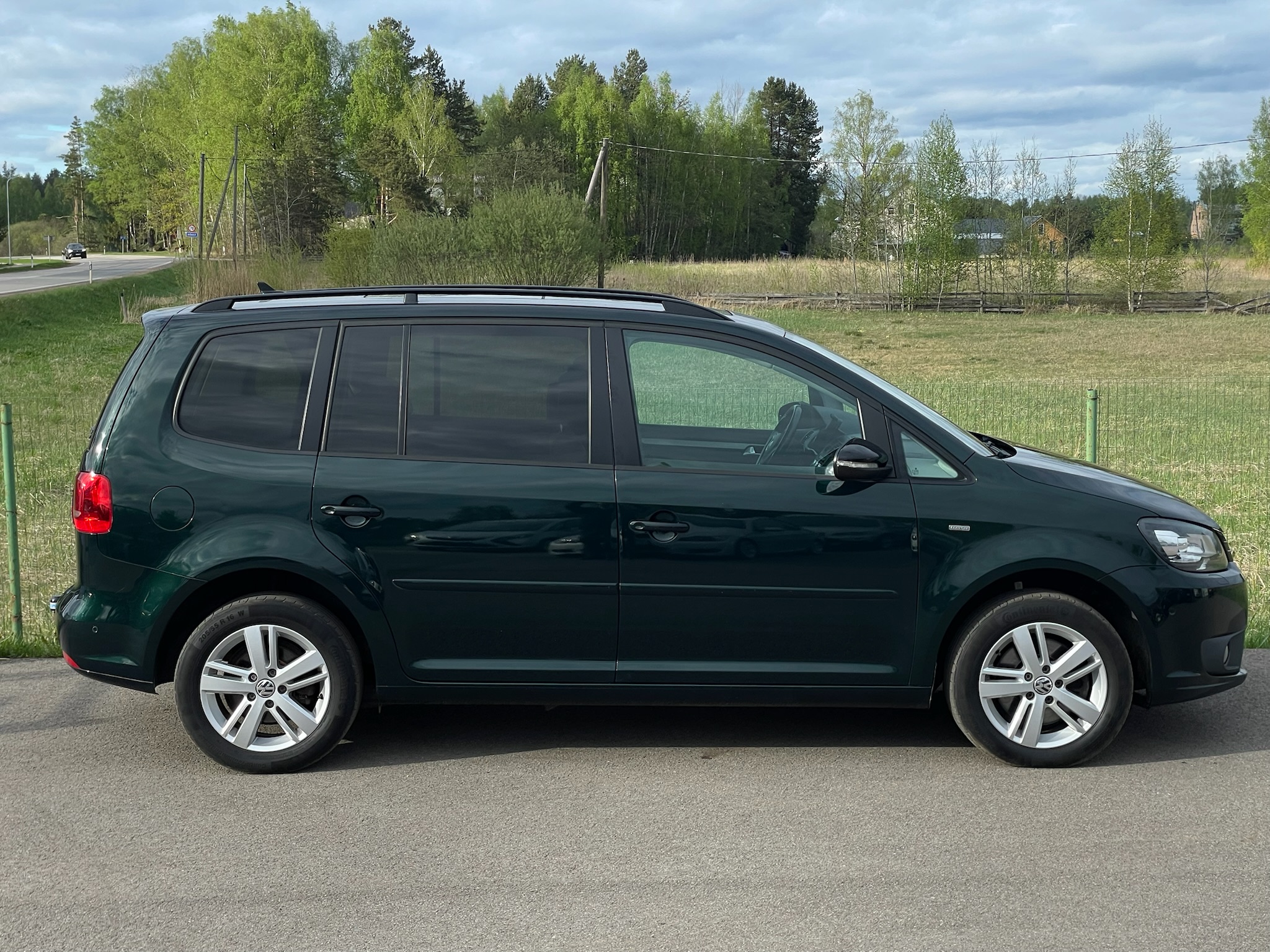 
Volkswagen Touran full									