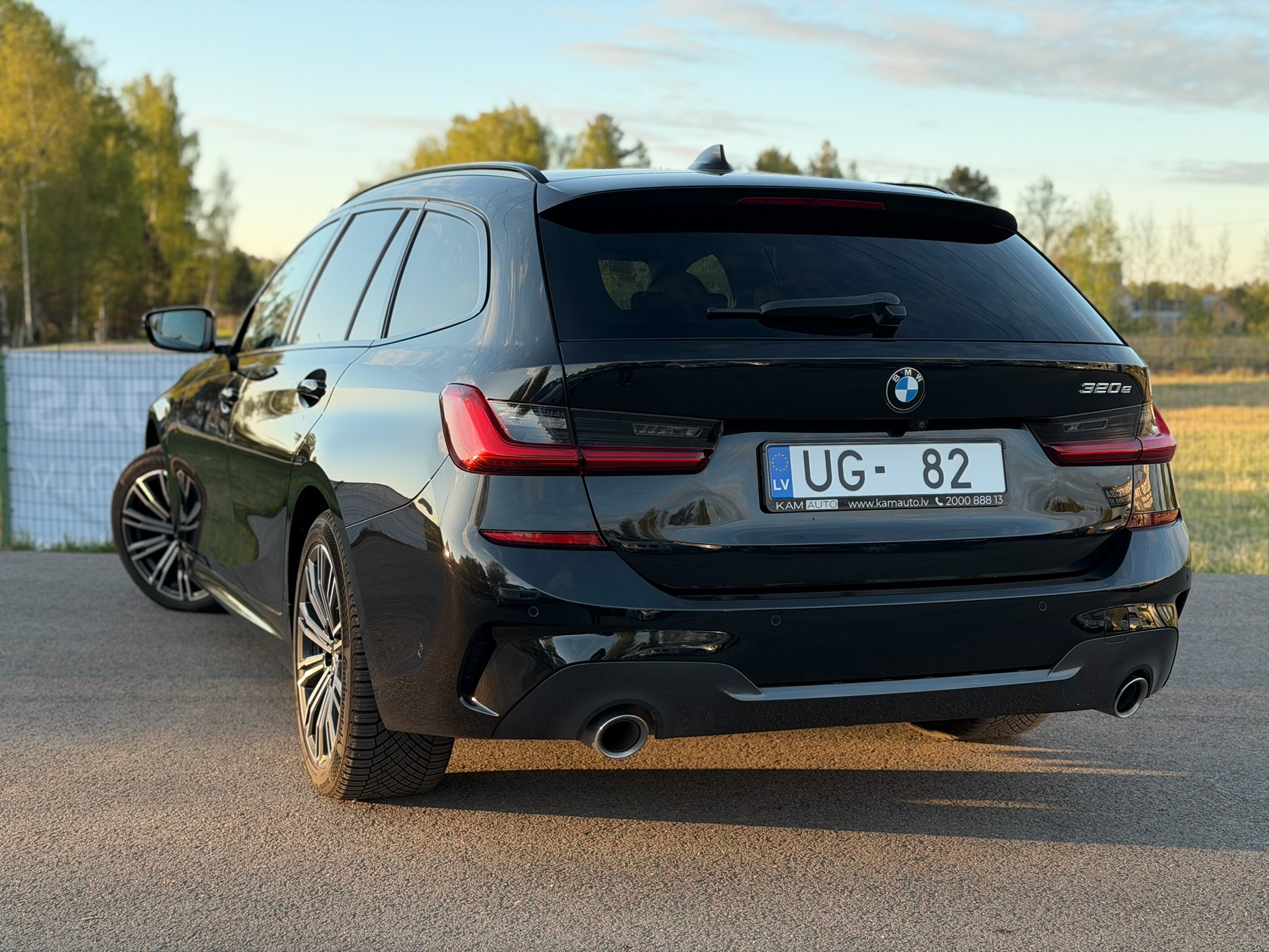 
BMW 320e full									