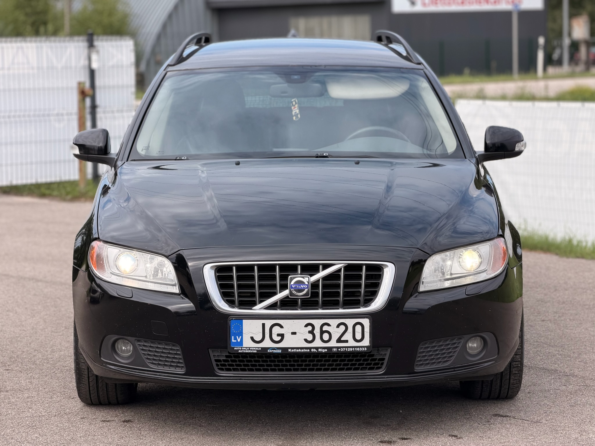 
VolvoV70 full									