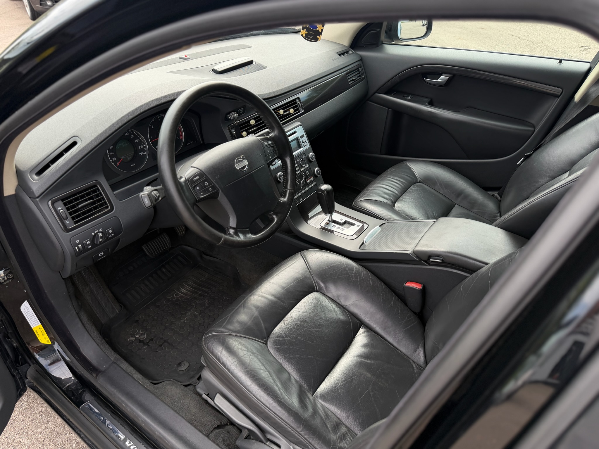 
VolvoV70 full									