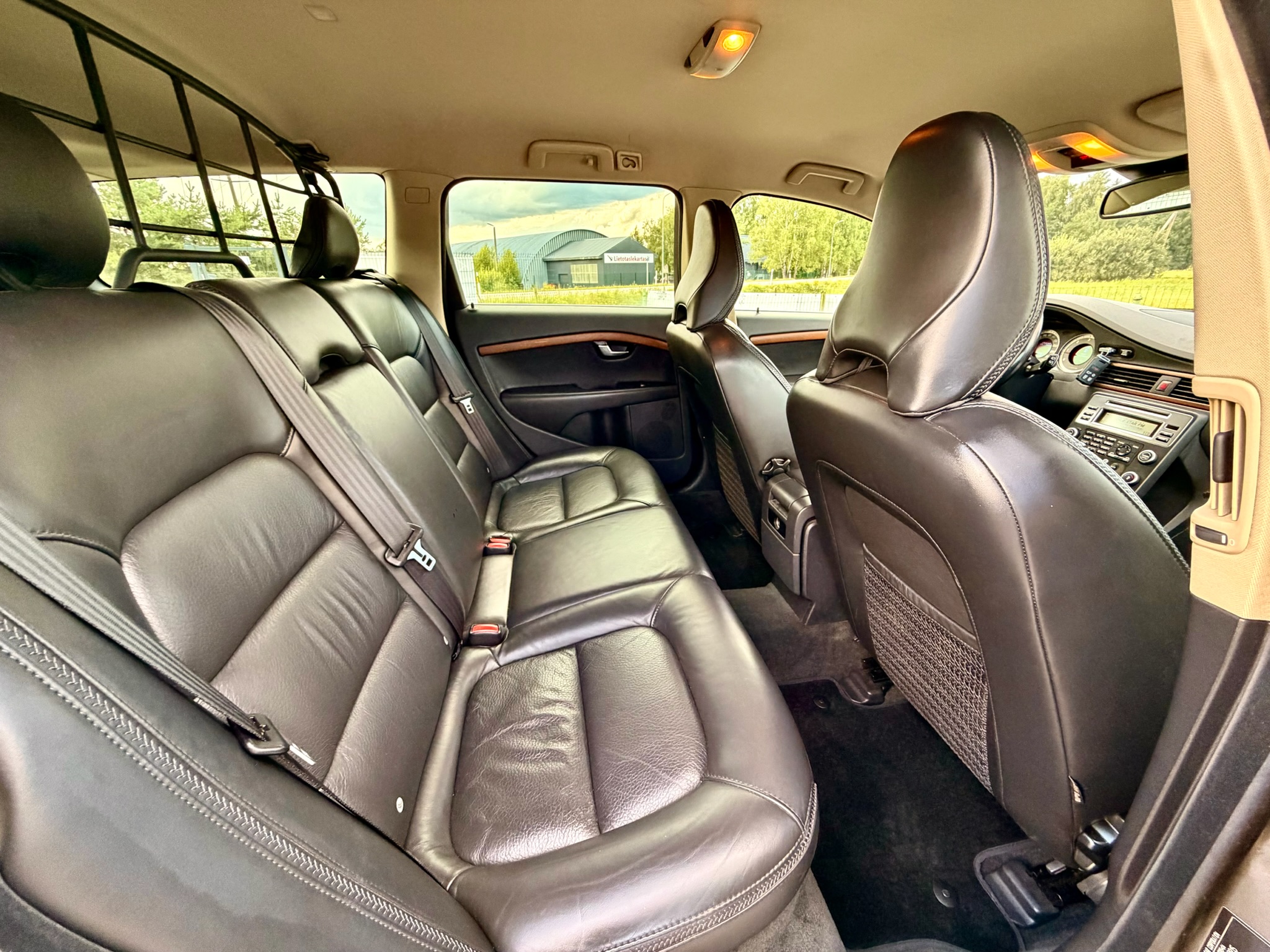 
Volvo XC70 full									