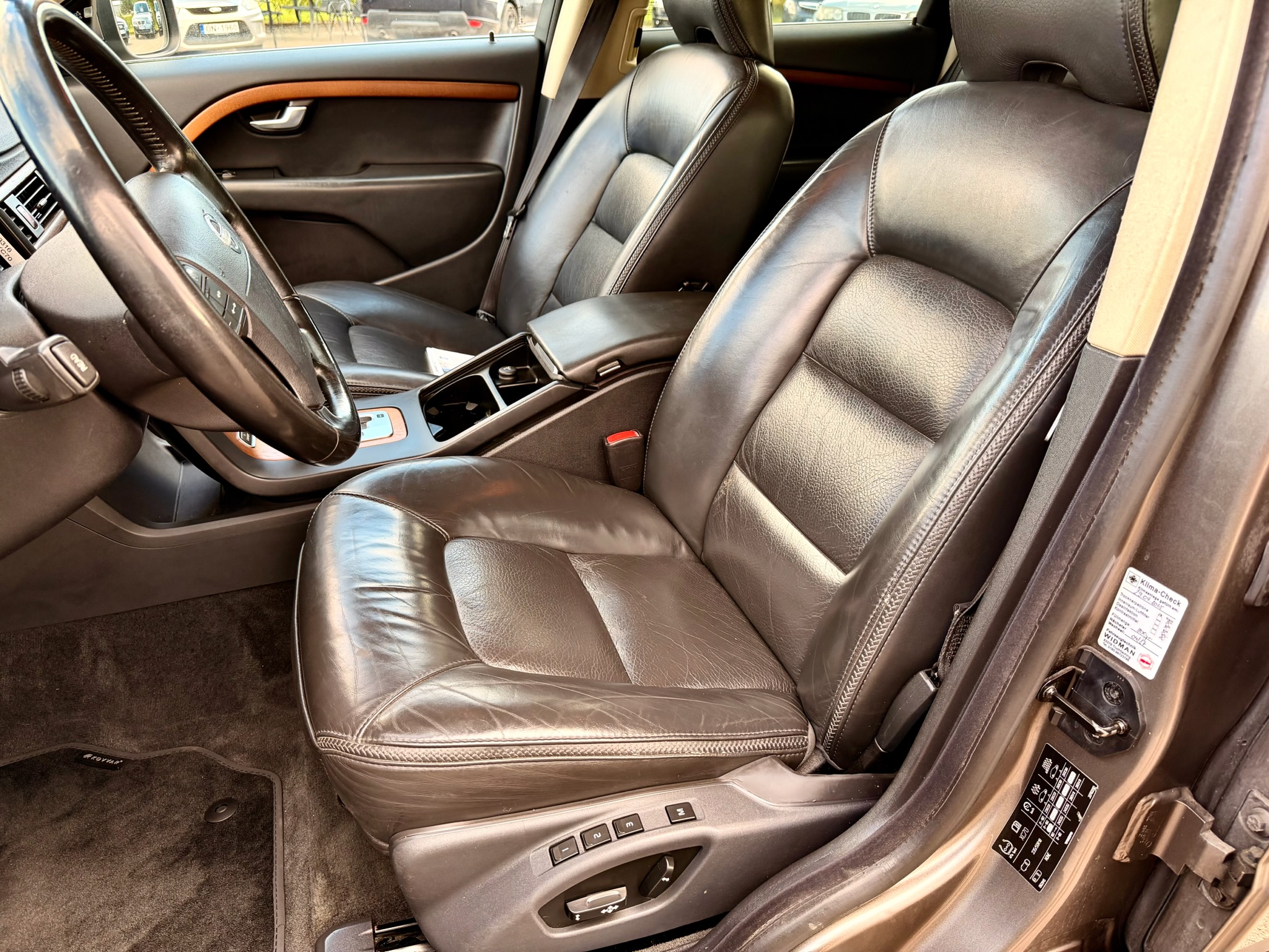 
Volvo XC70 full									
